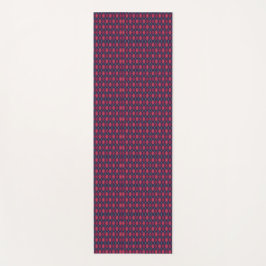 Zwei Bilder zeigen ein lila und rosa geometrisches Yogamatte