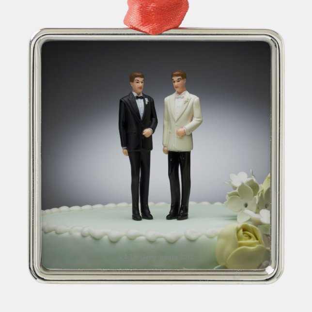 Zwei Bräutigamfigürchen auf Hochzeitstorte Ornament Aus Metall (Vorne)