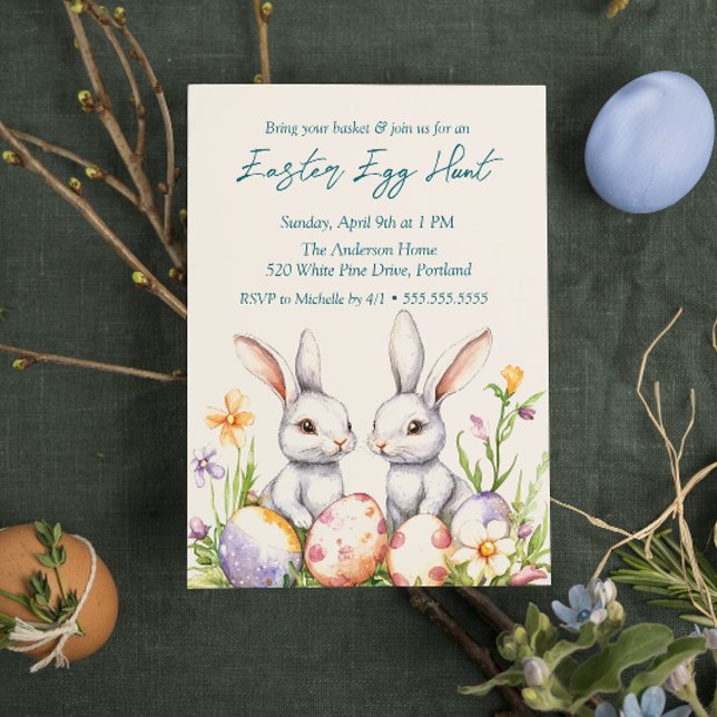 Zwei bunnies Eier und Blume Ostereier Jagd Einladung (Von Creator hochgeladen)