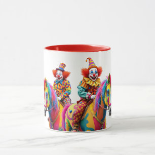 Zwei Clowns auf einem Pferd, ein Lachfestival. Tasse