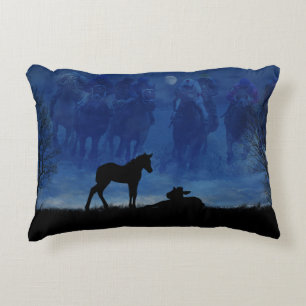 Zwei durchgezogene Racehorse Foals Throw Kissen