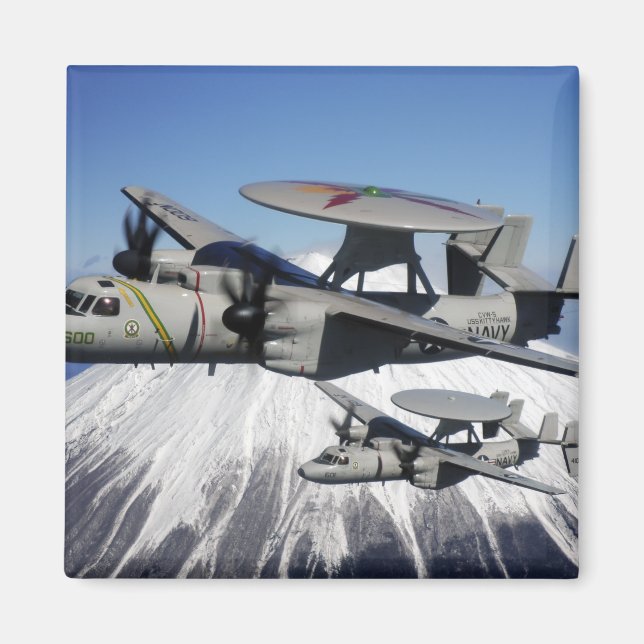 Zwei E-2C-Hawkeyys führen einen Flyby Magnet (Vorne)