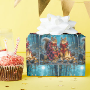Zwei Eichhörnchen genießen ein Herbstfeuer Geschenkpapier