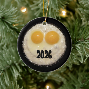 Zwei Eier im Bratpfanne aus Eisen Keramikornament