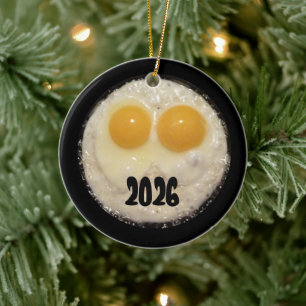 Zwei Eier im Gusseisenpfanne-Schmuck Keramik Ornament