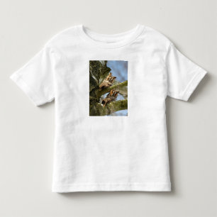 Zwei Eulen im Wald, Vögel, Wildtiere Kleinkind T-shirt
