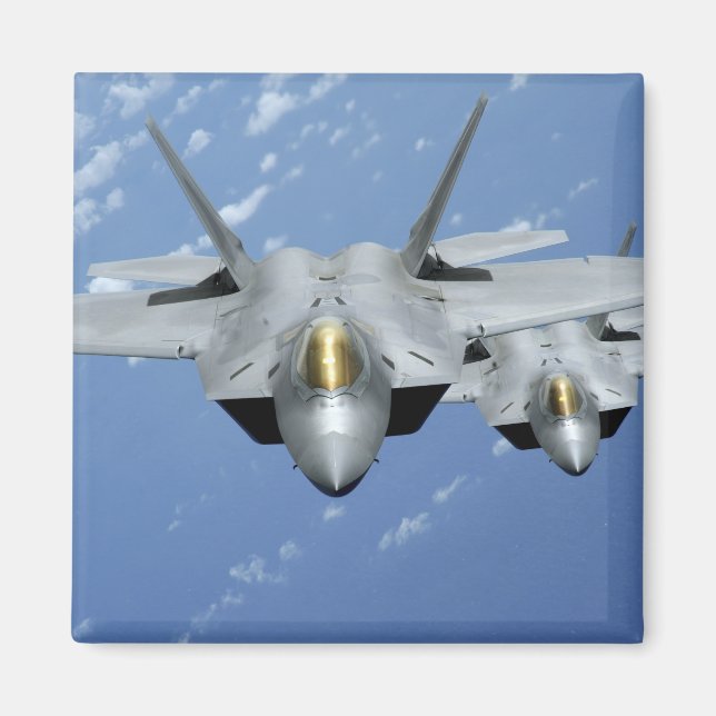 Zwei F-22-Raptoren fliegen über den Pazifik 2 Magnet (Vorne)