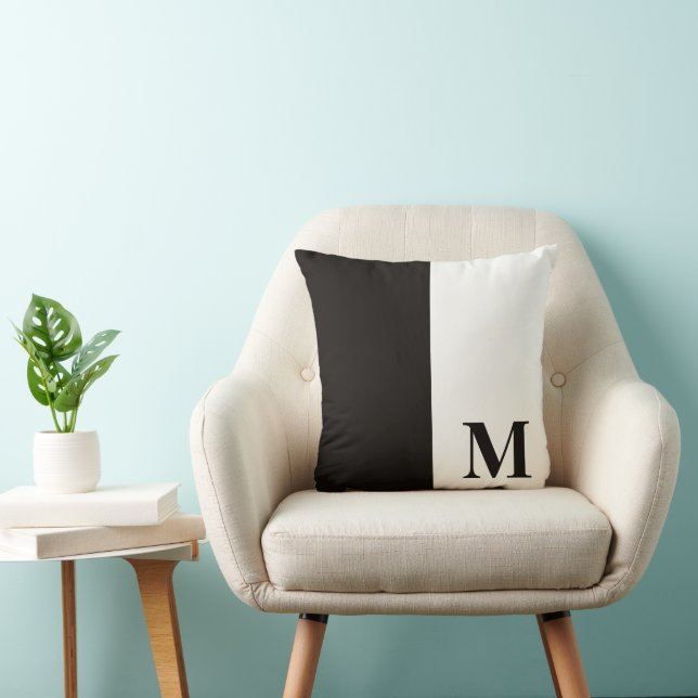 Zwei farbige Monogramm aus Ton und Weiß Kissen (Stuhl )