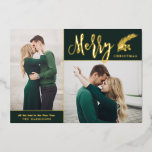 Zwei Fotos Elegant Frohe Weihnachten | Grün Folien Feiertagskarte<br><div class="desc">Diese wunderschöne Weihnachten Zwei-Foto-Karte mit stylischer Typografie, Lesen, "Frohe Weihnachten" in echter Goldfolie über einem dunkelgrünen Hintergrund. Andere Folienoptionen sind Rose Gold und Silber. Ein Kiefernspieß mit Beeren sorgt für eine festliche Touch. Die Kartenrückseite wird leer verlassen - verlassen wie besehen, ein anderes Foto hinzugefügt oder der Platz zum Schreiben...</div>