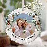 Zwei Fotos Glück ist Ihr Freund Rose und Pine Keramik Ornament<br><div class="desc">Schönes Ornament mit eigenen Fotos, Pinienbäume aus weißem Rosenholz und Baumwolle mit niedlicher handgeschriebener Typografie. Das Design ist zweiseitig und die Vorlage ist für Sie bereit, um Ihre Fotos und personalisierten Text auf der Vorder- und Rückseite Set. Die Beispielformulierung lautet: "Glück ist .. Sie haben als mein Freund" und Sie...</div>