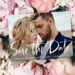 Zwei Fotos | Modern Script Save the Date Ankündigungspostkarte<br><div class="desc">Diese skurrile und elegante Save the Date Postkarte bietet zwei Ihrer beliebtesten persönlichen Fotos mit angesagter,  handgeschriebener Schrift. Auf der Rückseite befindet sich ein zweites Foto mit einem durchsichtigen Overlay,  und weitere Details und Informationen zur Hochzeit. Ein schlichtes und modernes Design,  das perfekt zu Ihrem Stil passt!</div>