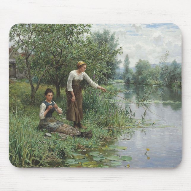 Zwei Frauen fischen auf dem Gras am Fluss Mousepad (Vorne)