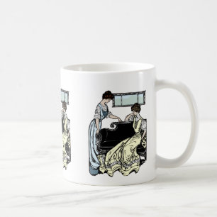 Zwei Frauen in langen Kleidern Kaffee-Tasse Kaffeetasse