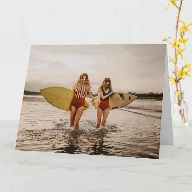zwei Frauen mit Surfboard-Grußkarte Karte (Gelbe Blume)