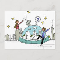 Zwei Frauen sitzen oben auf einer Stadt