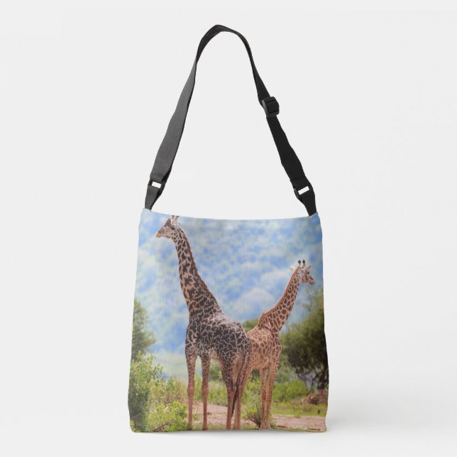 Zwei Giraffen im Serengeti Nationalpark. Afrika Tragetaschen Mit Langen Trägern (Rückseite)
