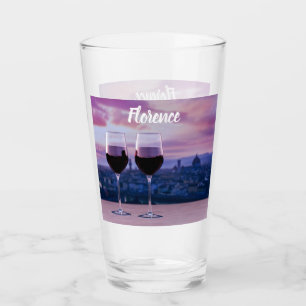 Zwei Gläser Rotwein auf der Silhouette von Florenz