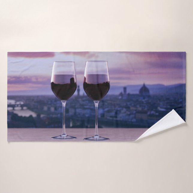 Zwei Gläser Rotwein auf der Silhouette von Florenz Badehandtuch (Badehandtuch)