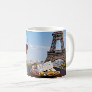 Zwei Gläser Wein im Café von Paris Kaffeetasse