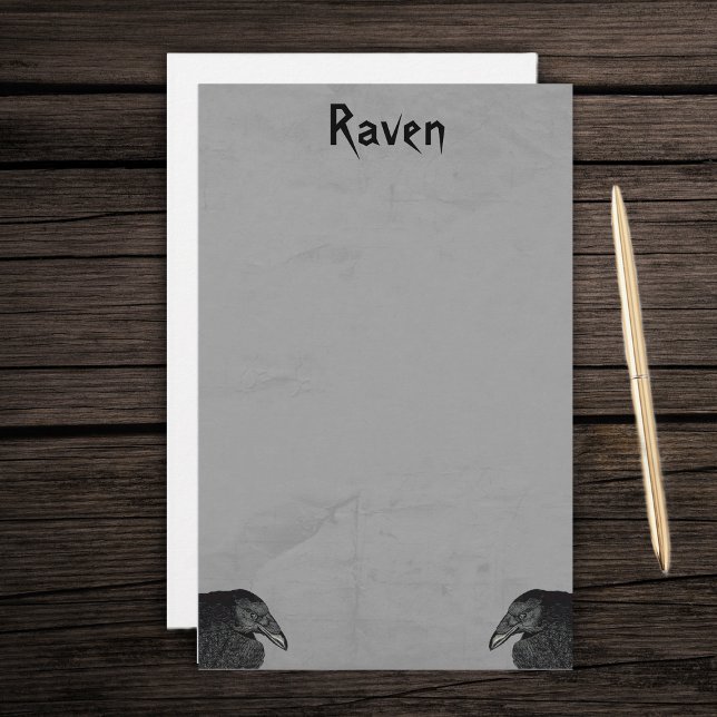 Zwei gotische schwarze Raven Illustrationen auf Gr Briefpapier (Heads of two black crows on marbled look grey stationery paper.)