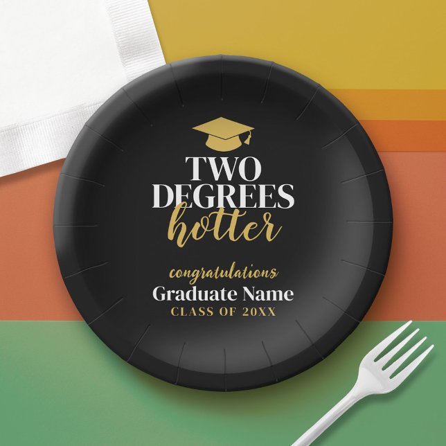 Zwei Grad Hotter - Name - Schwarzer Abschluss Pappteller (Custom Graduation Paper Plate)