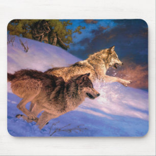 Zwei graue Wolfe im Winter Mousepad