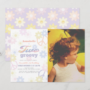 Zwei Groovy Pastel Color Daisy 2. Geburtstag Foto Einladung