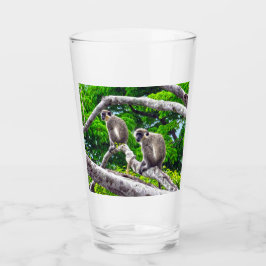 Zwei grüne Affen im Baumglas Glas
