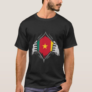 Zwei Hände Ripping offenbaren Flagge Kameruns T-Shirt