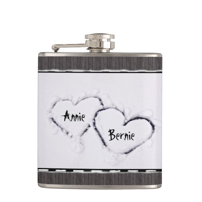 Zwei Herz-frischer weißer Schnee beunruhigtes Flachmann (Vorderseite)