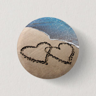 Zwei Herzen im Sand Button