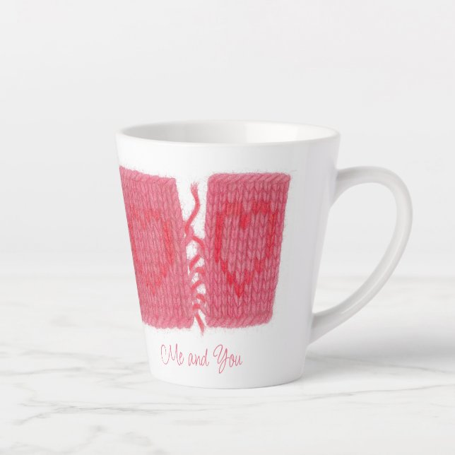 ZWEI HERZEN STRICK Latte Tasse + Text (Rechts)