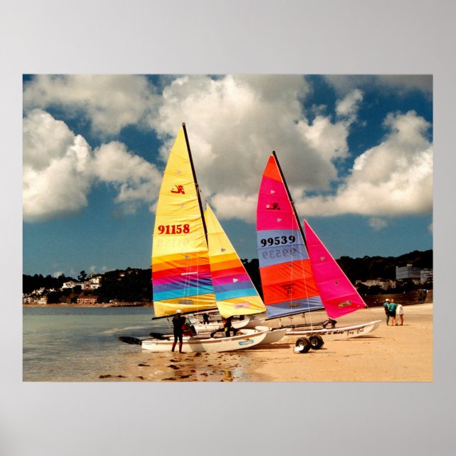 Zwei Hobie-Katamarans-Strand St Aubin Poster (Vorne)