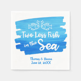 Zwei Hochzeiten Napkins im Meerwasser mit weniger Serviette