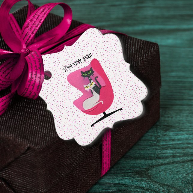 Zwei Hübsche Katzen aus dem Mittelalter Rosa Stuhl Geschenkanhänger (Mid century pretty cats in pink chair on white with pink polka dots gift or favor tag.)