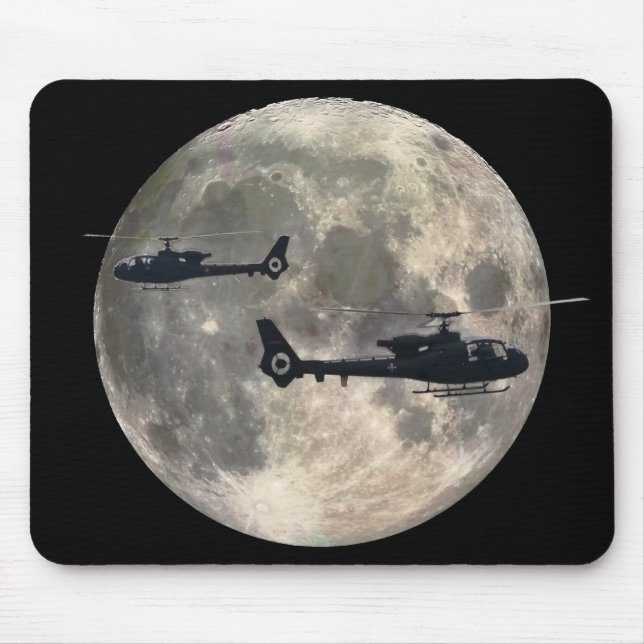 zwei Hubschrauber silhouettiert durch einen Mousepad (Vorne)