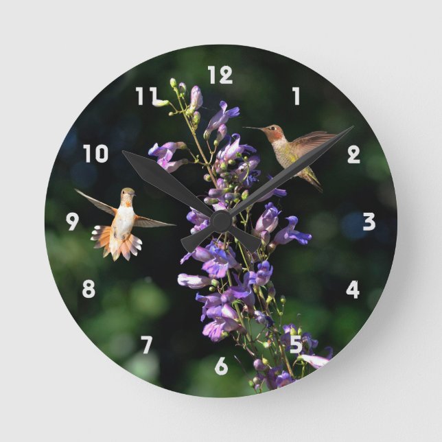 Zwei Hummingvögel fliegen mit Blume, Wall Clock Runde Wanduhr (Vorderseite)
