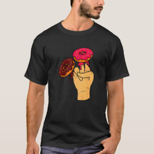 Zwei in Rosa, einer in der Stinkbombe  Schocker Er T-Shirt