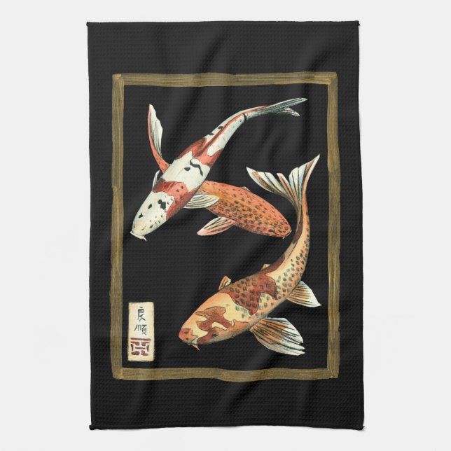 Zwei Japaner Koi Goldfisch auf schwarzem Küchentuch (Vertikal)