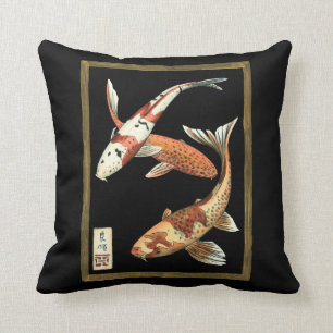 Zwei japanische Koi Goldfish auf schwarzem Hinterg Kissen