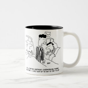 Zwei junge Ärzte Cartoon Zweifarbige Tasse