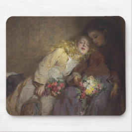 Zwei junge Mädchen kehren Zuhause zurück Mousepad