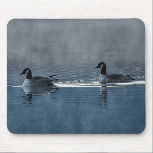 Zwei Kanadagänse auf dem Lake-Mauspad Mousepad