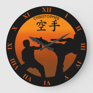 Zwei Karate-Kämpfer mit aufgehende Sonne Große Wanduhr
