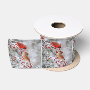 Zwei Kardinale und Beeren im Winter Satinband