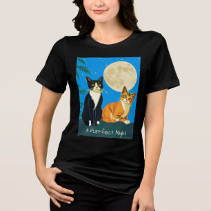 Zwei Katzen unter Vollmond Tri-Blend Shirt