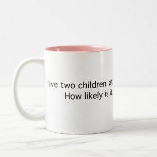 Zwei Kinder, eins ein Mädchen Zweifarbige Tasse