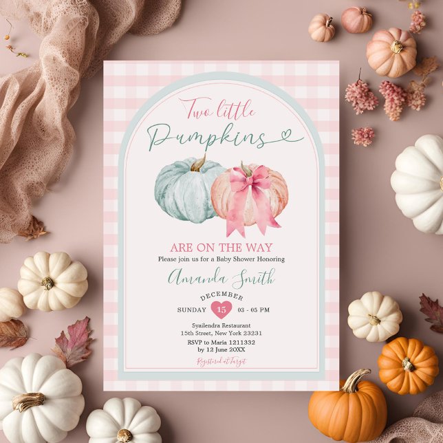 Zwei kleine Pumpkin Blue & Pink Gingham Baby Dusch Einladung (Von Creator hochgeladen)