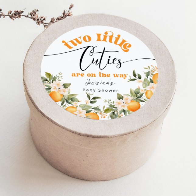 Zwei kleine Süssen Babydusche Orangen Runder Aufkleber (Von Creator hochgeladen)