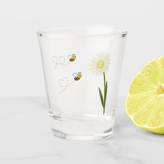 Zwei kleine und niedliche Bienen Schnapsglas (Vorderseite)